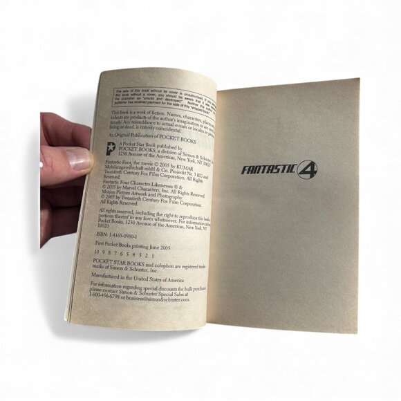 Fantastic 4 Bundle 1994 Toy Biz Figures & 2005 Book - Picture 3 of 9